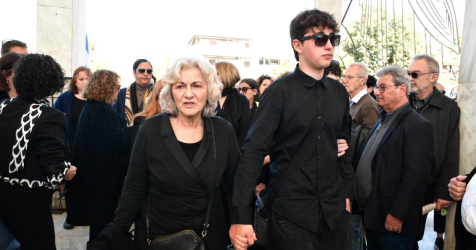 Το τελευταίο «αντίο» στον Βασίλη Ρίζο - Παρόντες στην κηδεία Τσίπρας, Κακλαμάνης, Τσακαλώτος [εικόνες - βίντεο]